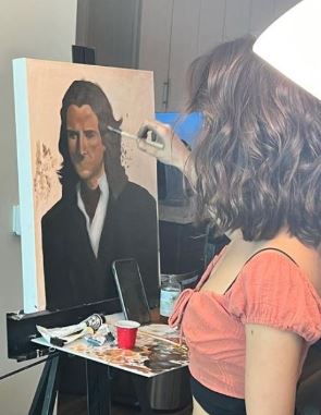 Fiona Palomo painting a portrait of her late father Eduardo Palomo